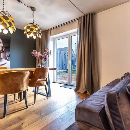Anne + Liese Haus *